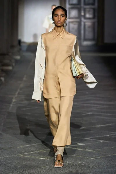 Look 18